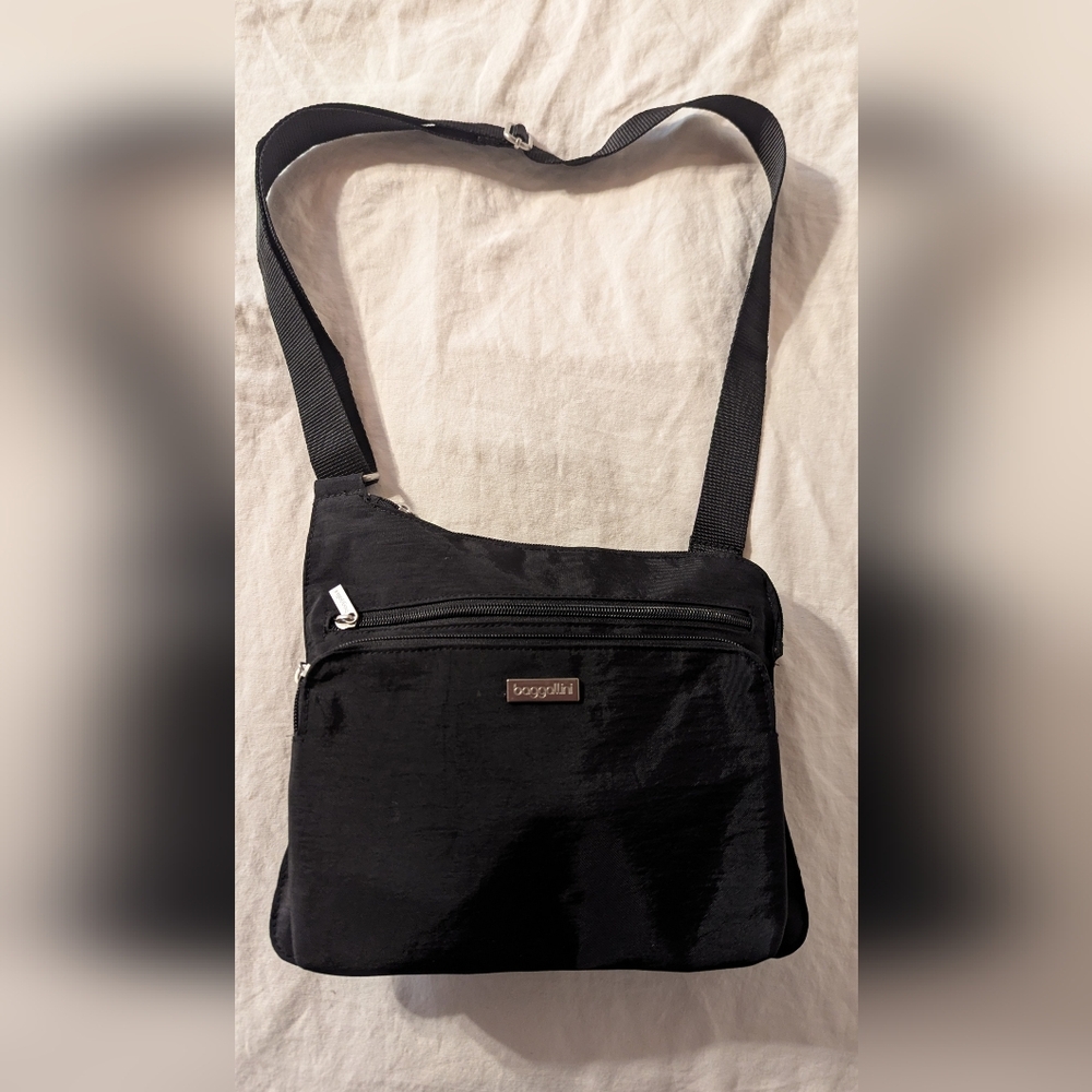 Baggallini Crossbody Black/ Tan Shoulder Bag Purse Travel Vacation 11" x 9" x 2"